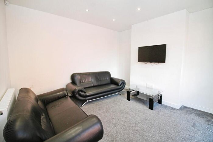 6 Bedroom Terraced House To Rent In Granby Road, Headingley, LS6