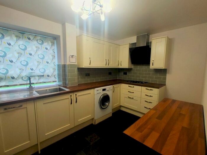 3 Bedroom Flat To Rent In Bowes Road, London N11