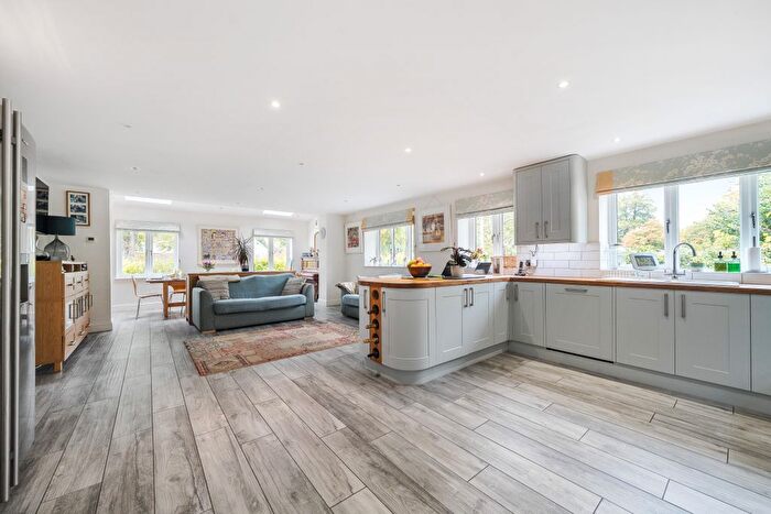 5 Bedroom Detached House For Sale In Gloucester Road, Almondsbury, BS32