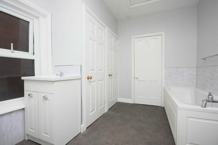 1 Bedroom Flat To Rent In Clearmount Road, Weymouth, DT4