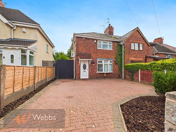 3 Bedroom Semi-Detached House For Sale In Beeches Road, Bloxwich, Walsall, WS3