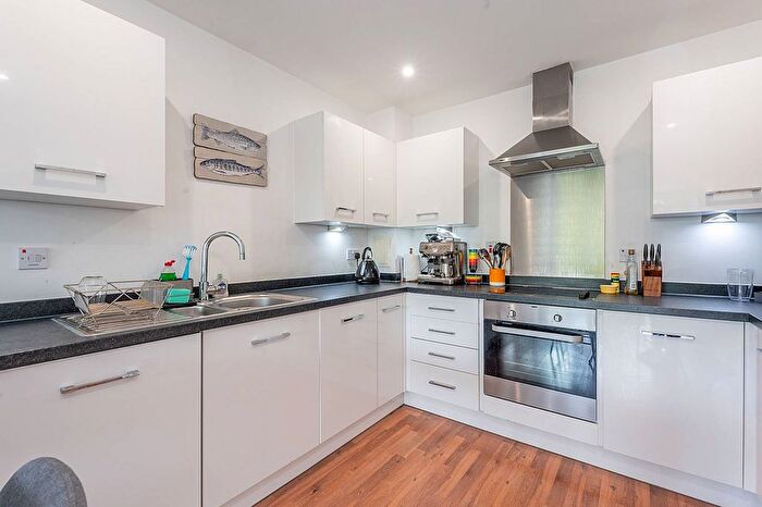 2 Bedroom Flat To Rent In Bloemfontein Road, White City, London, W12