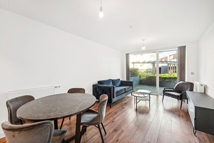 1 Bedroom Flat To Rent In Stylus Place, Hayes, UB3