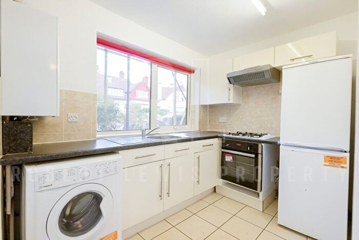 1 Bedroom Flat To Rent In Temple Fortune Lane, London, NW11
