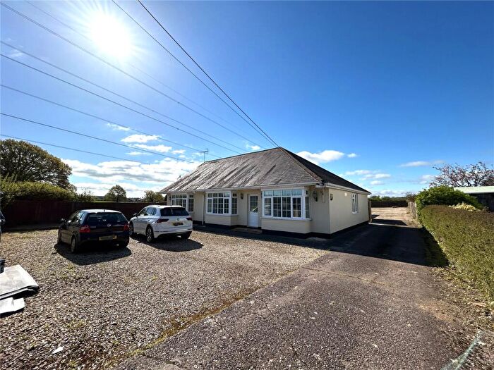4 Bedroom Bungalow To Rent In Honiton Road, Cullompton, Devon, EX15