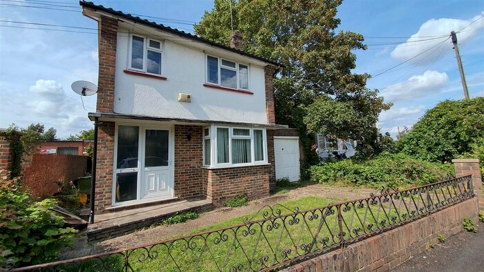 3 Bedroom Detached House To Rent In Gresham Road, Staines, TW18