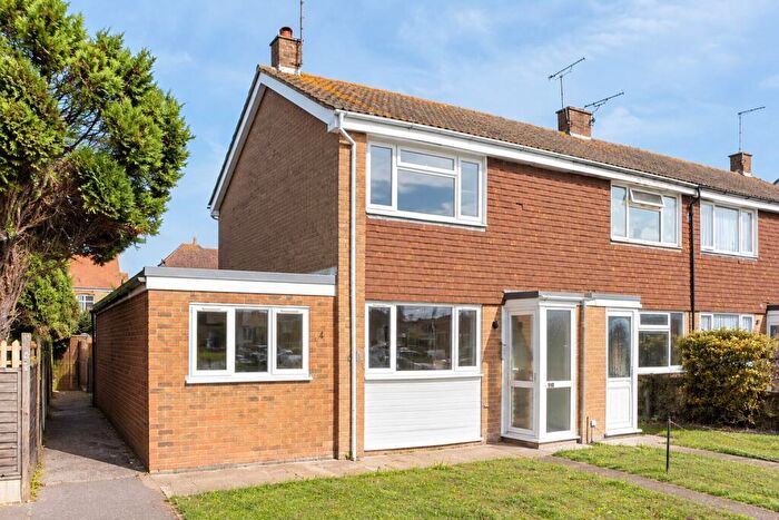 3 Bedroom End Of Terrace House For Sale In Cedar Close, Margate, Kent, CT9
