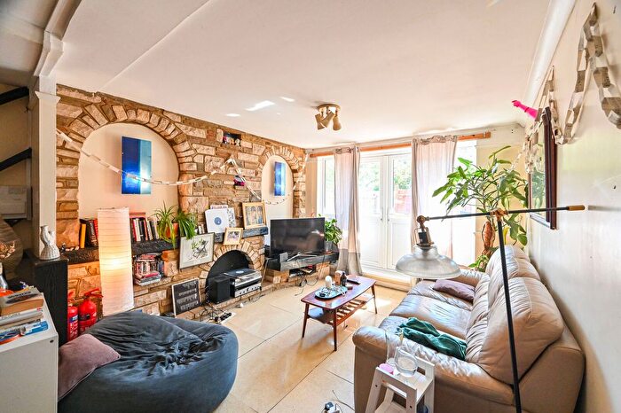 5 Bedroom Flat To Rent In Malmesbury Road, Bow, London, E3