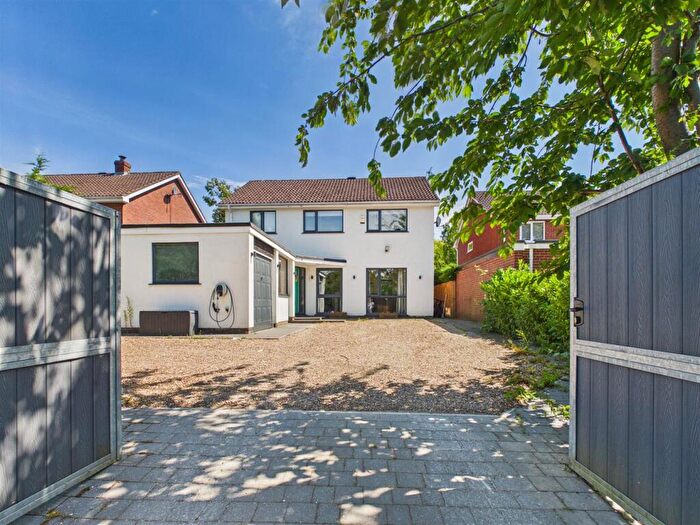 4 Bedroom Detached House For Sale In Brantingham Road, Elloughton, HU15