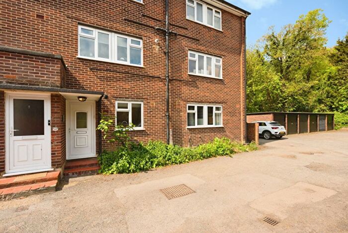 2 Bedroom Flat For Sale In Hayes Lane, Kenley, CR8
