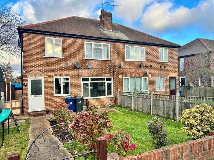 2 Bedroom Maisonette To Rent In Western Avenue, Perivale, Greenford, UB6