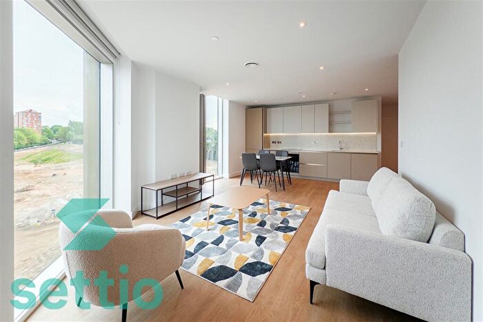 2 Bedroom House To Rent In Victoria Riverside, M4