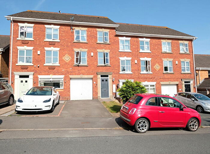 3 Bedroom Town House For Sale In Malthouse Drive, Dudley, DY1