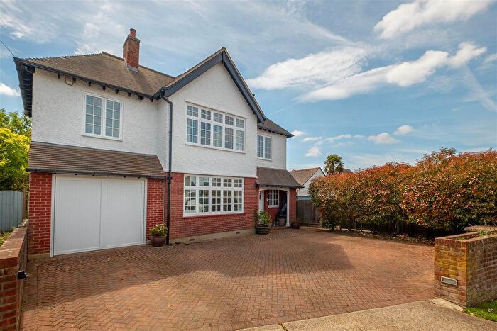 6 Bedroom Detached House For Sale In Eversley Road, Surbiton, KT5