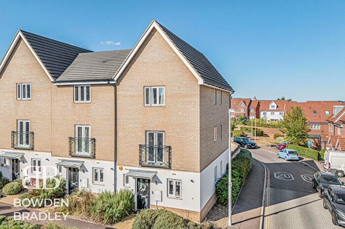 3 Bedroom End Of Terrace House For Sale In Alderwood Terrace, Chigwell, IG7
