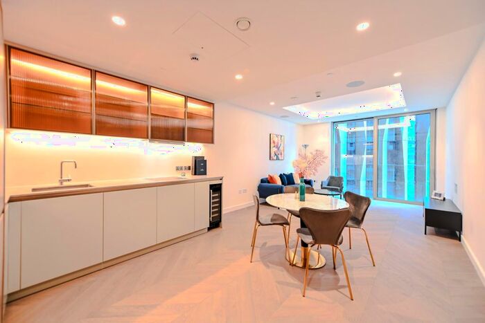 1 Bedroom Flat To Rent In The Haydon, Minories, EC3N