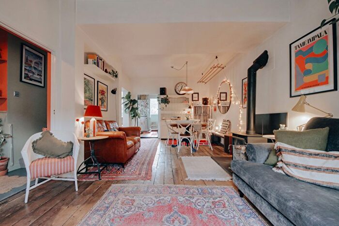 3 Bedroom End Terrace House For Sale In Pinner Road, Watford, WD19