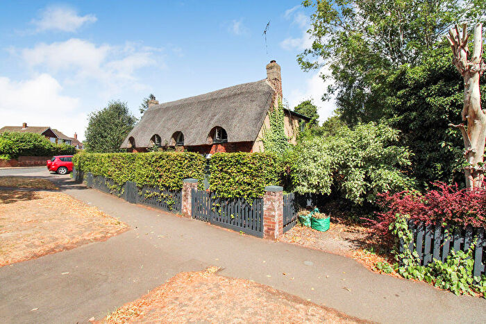 3 Bedroom Cottage For Sale In The Green, Clophill, MK45