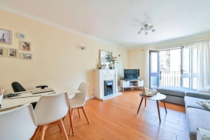 2 Bedroom Flat To Rent In Tooley Street, Shad Thames, London, SE1
