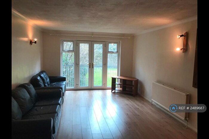 2 Bedroom Flat To Rent In Knightswood Court, London, N6