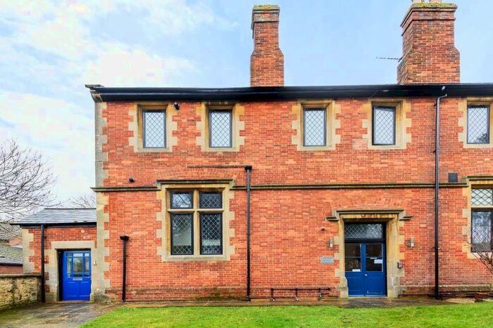 2 Bedroom Flat To Rent In Priory Lane, Bicester OX26