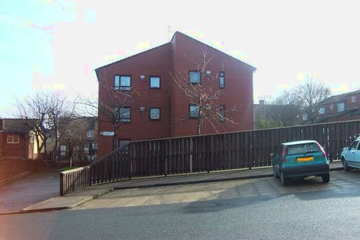 1 Bedroom Flat To Rent In Malvern Grove, Leeds, West Yorkshire, LS11