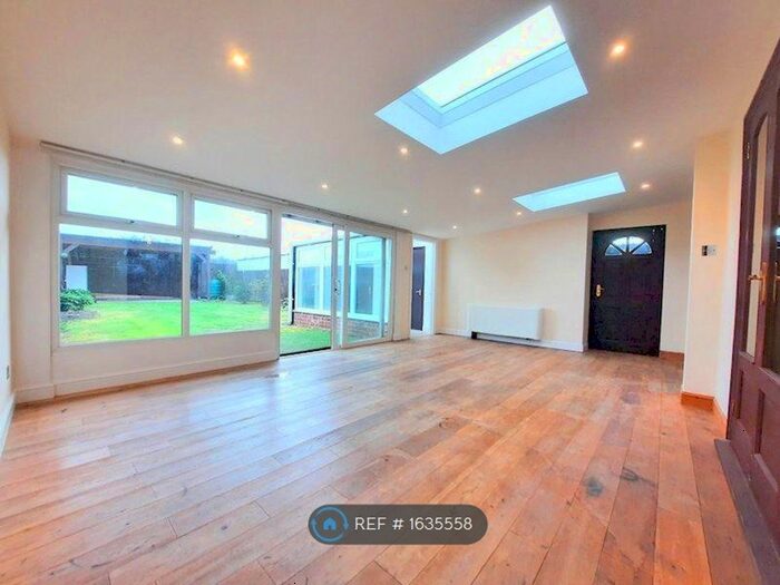 3 Bedroom Terraced House To Rent In Cygnet Avenue, Feltham, TW14