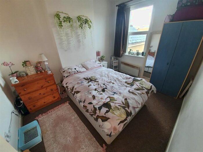 1 Bedroom Flat To Rent In Minny Street, Cathays, Cardiff, CF24