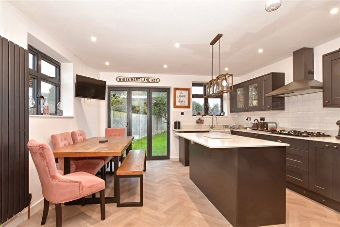 2 Bedroom Semi-detached House For Sale In Haig Avenue, Rochester, Kent, ME1