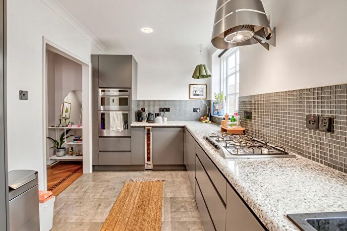 3 Bedroom Detached House For Sale In Coach House Lane, Highbury, London, N5