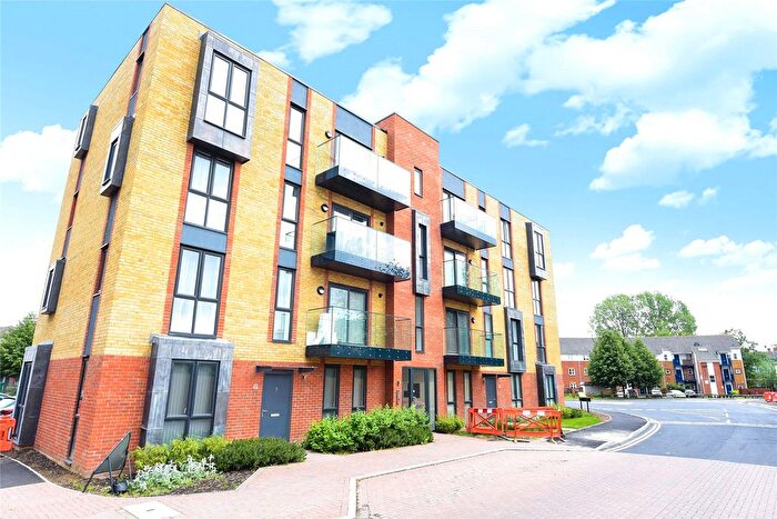 2 Bedroom Flat For Sale In Oscar Wilde Road, Reading, Berkshire, RG1