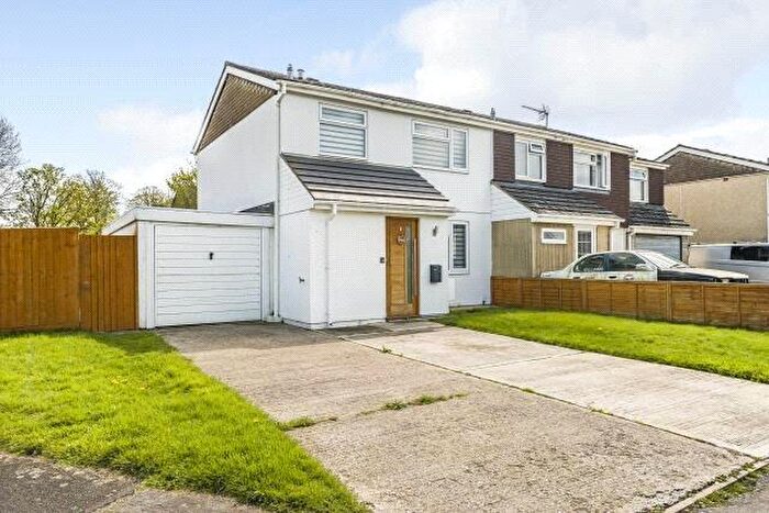 3 Bedroom Semi-Detached House For Sale In School Close, Steventon, Abingdon, OX13