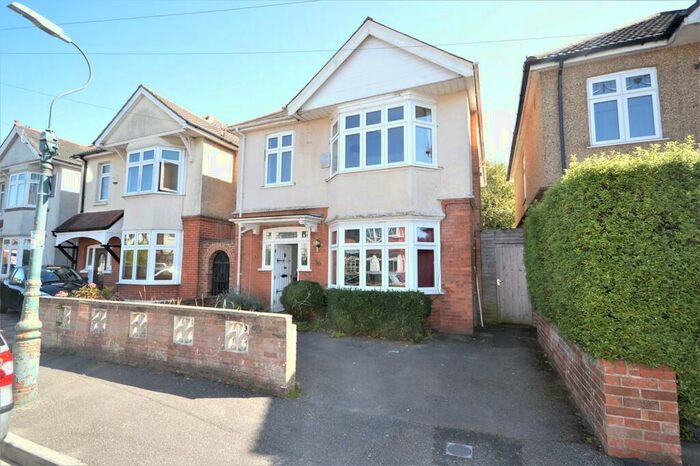 6 Bedroom Detached House To Rent In Heathwood Road, Winton, BH9