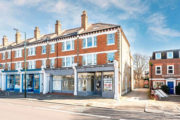 2 Bedroom Flat For Sale In Richmond Road, Twickenham, TW1
