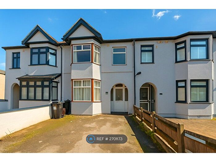 3 Bedroom Terraced House To Rent In Meads Lane, Ilford, IG3