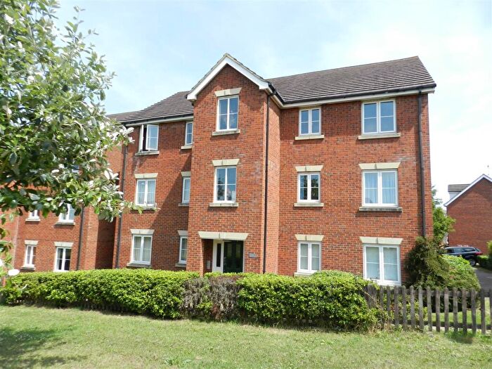 2 Bedroom Flat To Rent In Lang Farm, NN11