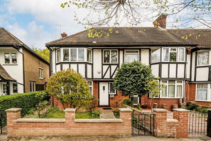 4 Bedroom Property To Rent In Tudor Gardens, Acton, W3