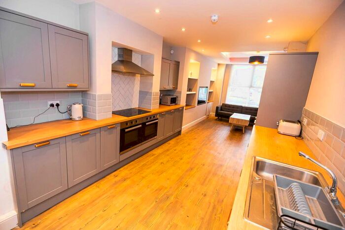 6 Bedroom Semi-Detached House To Rent In Lawrence Road, Liverpool, L15