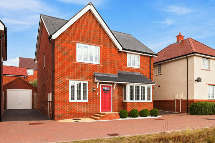 4 Bedroom Detached House For Sale In Heron Walk, Rayleigh, SS6