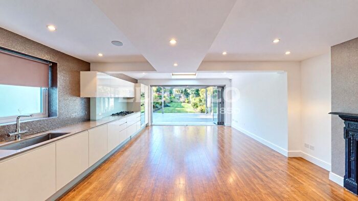 3 Bedroom Semi-Detached House To Rent In Oaklands Avenue, Watford, Hertfordshire, WD19