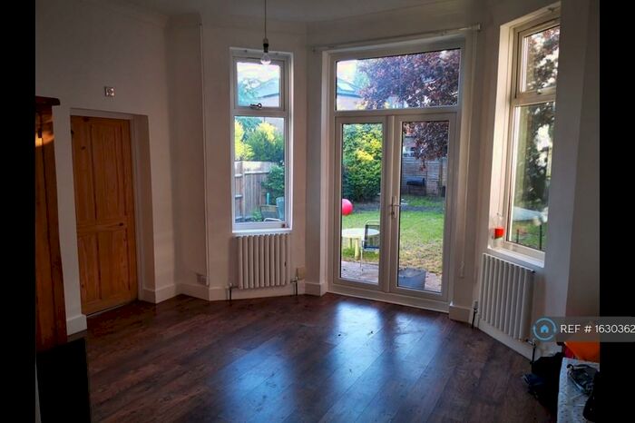2 Bedroom Flat To Rent In Bromley Road, London, SE6