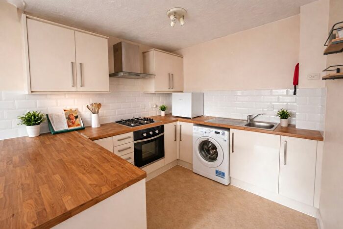 1 Bedroom Flat To Rent In Gresham Road, Staines-Upon-Thames, TW18