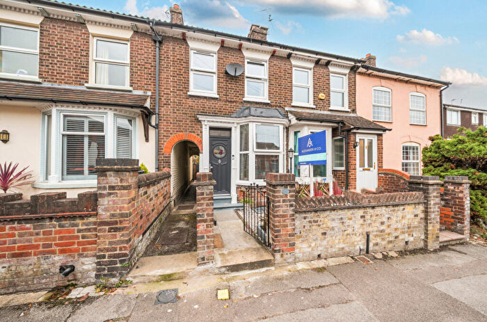 2 Bedroom Terraced House For Sale In Chiltern Road, Dunstable, Bedfordshire, LU6