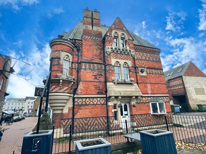 2 Bedroom Flat To Rent In Cornhill, Banbury, OX16