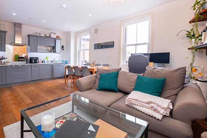 2 Bedroom Flat For Sale In High Street Mews, London, SW19