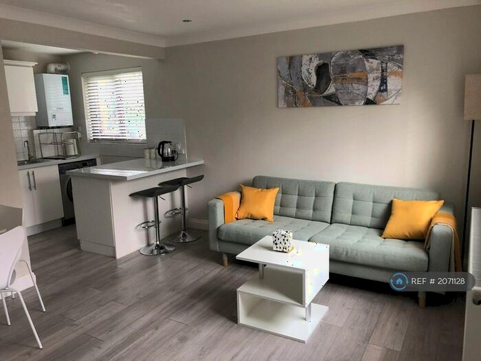 2 Bedroom Flat To Rent In Connaught Gardens, Morden, SM4