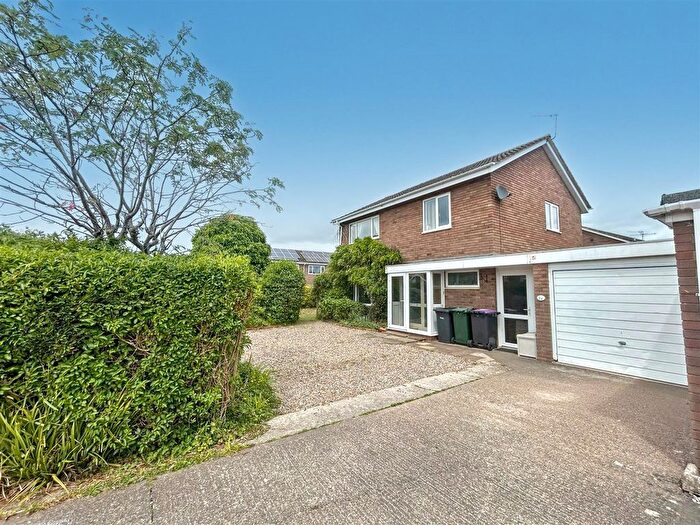 4 Bedroom Link Detached House For Sale In Forresters Road, Tenbury Wells, WR15