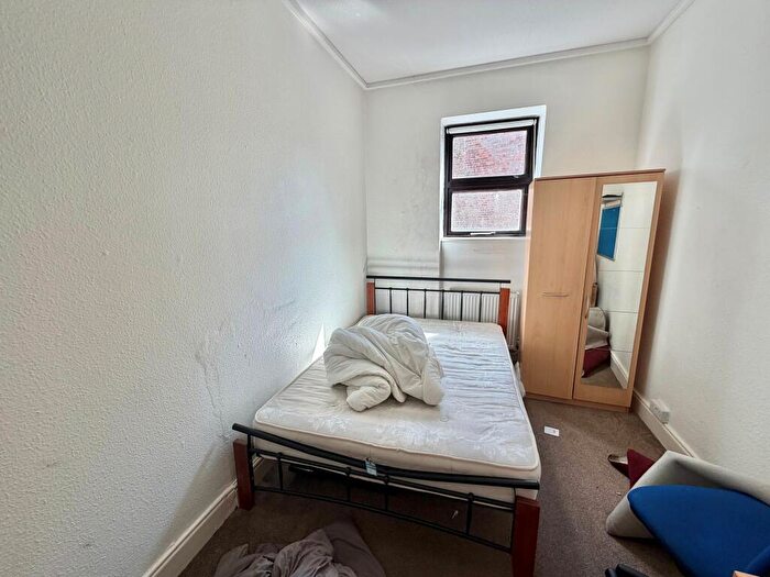 1 Bedroom Flat To Rent In Forest Road West, Nottingham, NG7