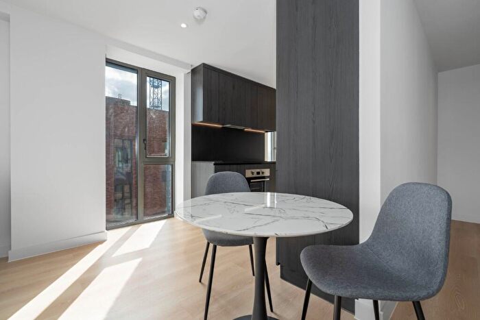 1 Bedroom Flat To Rent In Dutton Street, Manchester, Greater Manchester, M3