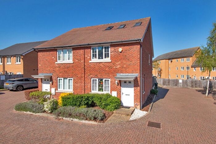 4 Bedroom Semi-Detached House For Sale In Parsons Close, Longfield, Kent, DA3